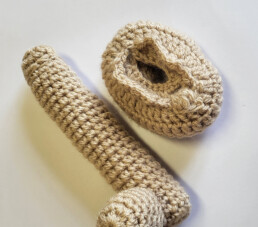 Une photo de nos outuls éducatifs en crochet