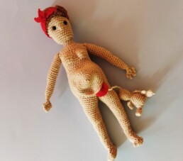 Outils p&eacute;dagogiques femme enceinte en crochet