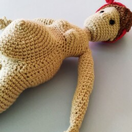 Femme enceinte en crochet pour jeunes déficients visuels